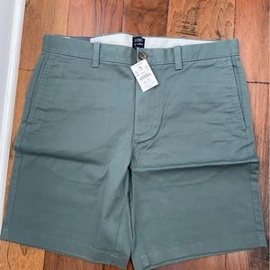 Light green J Crew men’s shorts, 9” inseam, size 33.  NWT